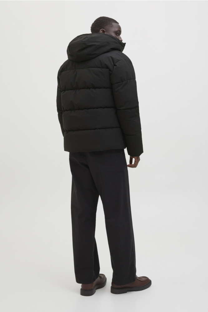 Jack & Jones zwarte heren jas | Model achteraanzicht