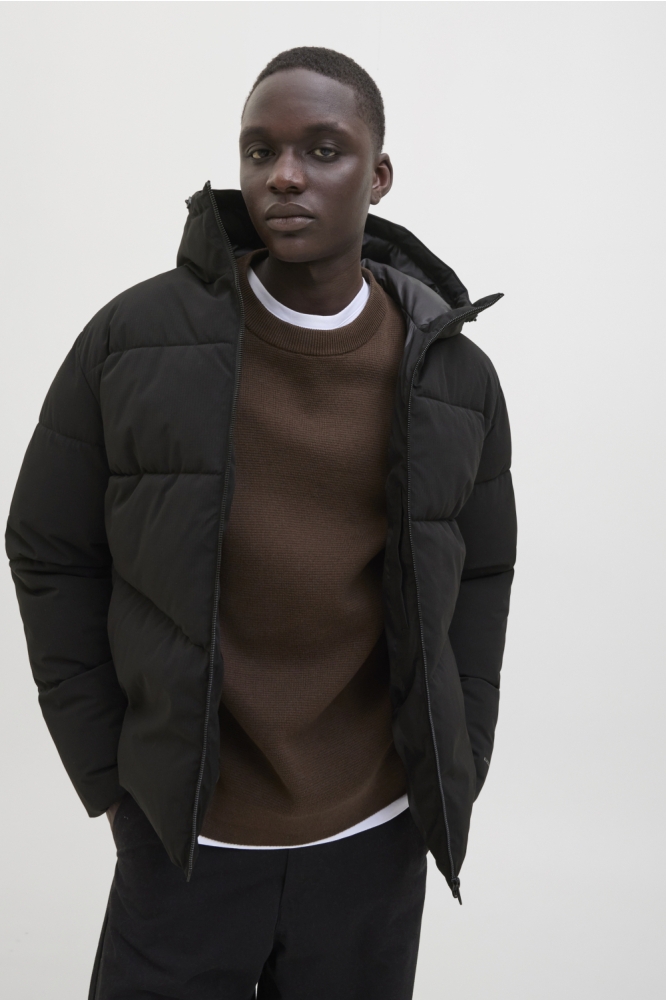 Jack & Jones zwarte heren jas | Model vooraanzicht