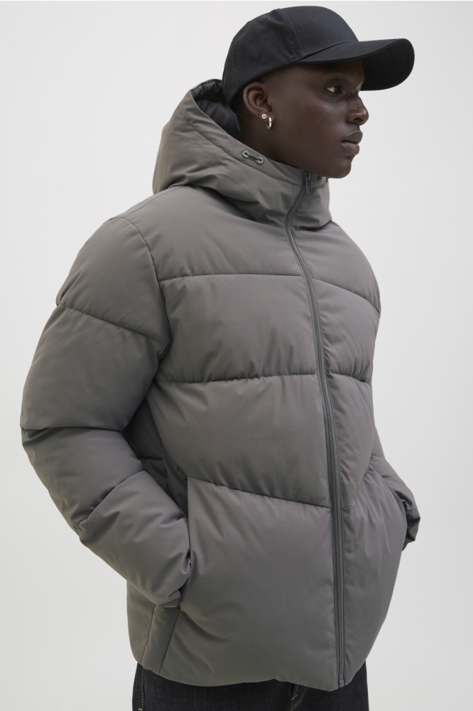 Jack & Jones grijze heren jas | Model zijaanzicht