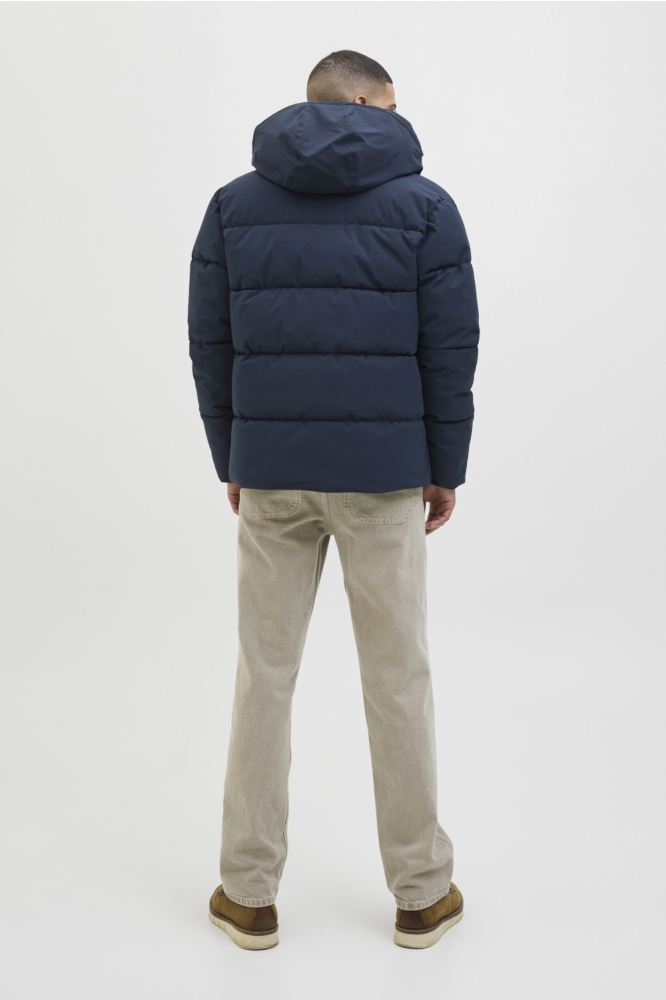 Jack & Jones blauwe heren jas | Model achteraanzicht