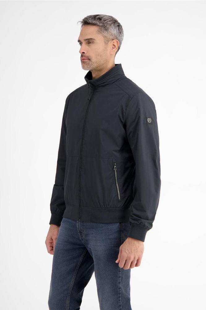 Lerros blauwe heren jas | Model zijaanzicht