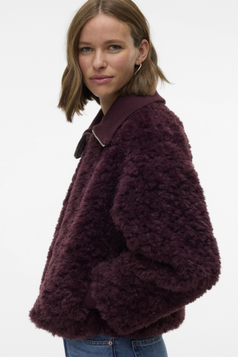 Vero Moda bordeaux dames jas | Model zijaanzicht