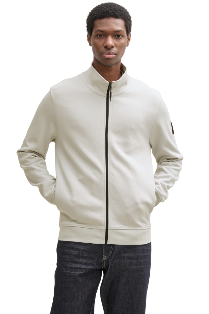 Tom Tailor grijze heren vest | Model vooraanzicht