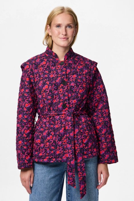 Pieces zwarte dames jas | Model vooraanzicht