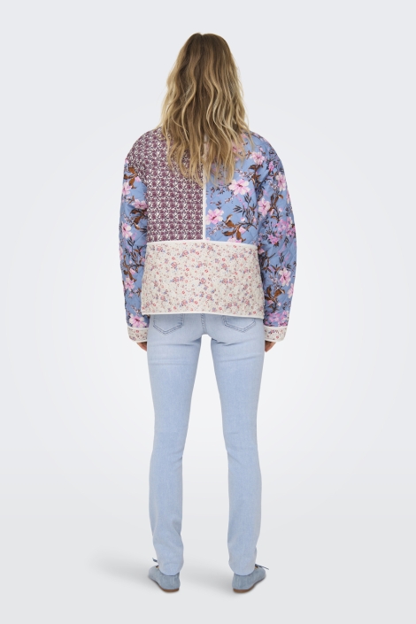 Only roze dames jas | Model achteraanzicht