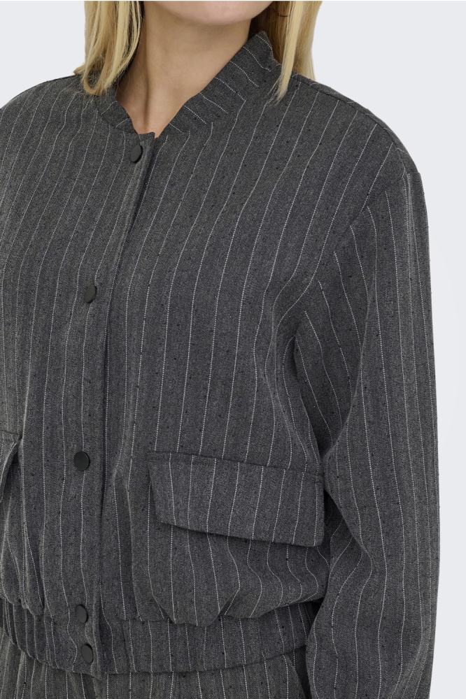 Only grijze dames jas | Close up
