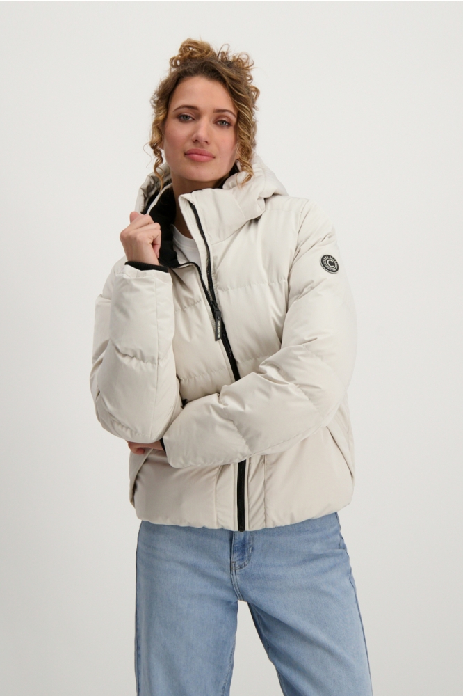 Cars witte dames jas | Model vooraanzicht