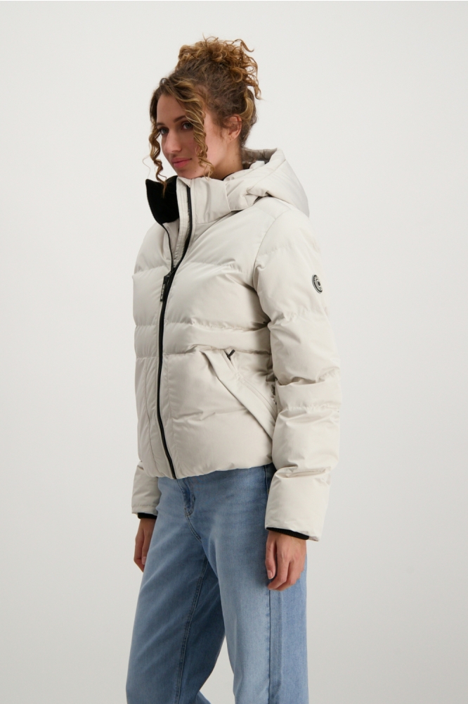 Cars witte dames jas | Model zijaanzicht