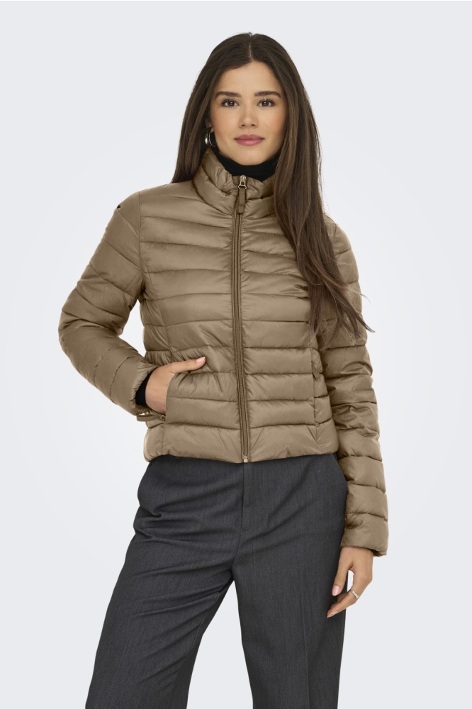 Only camel dames jas | Model vooraanzicht