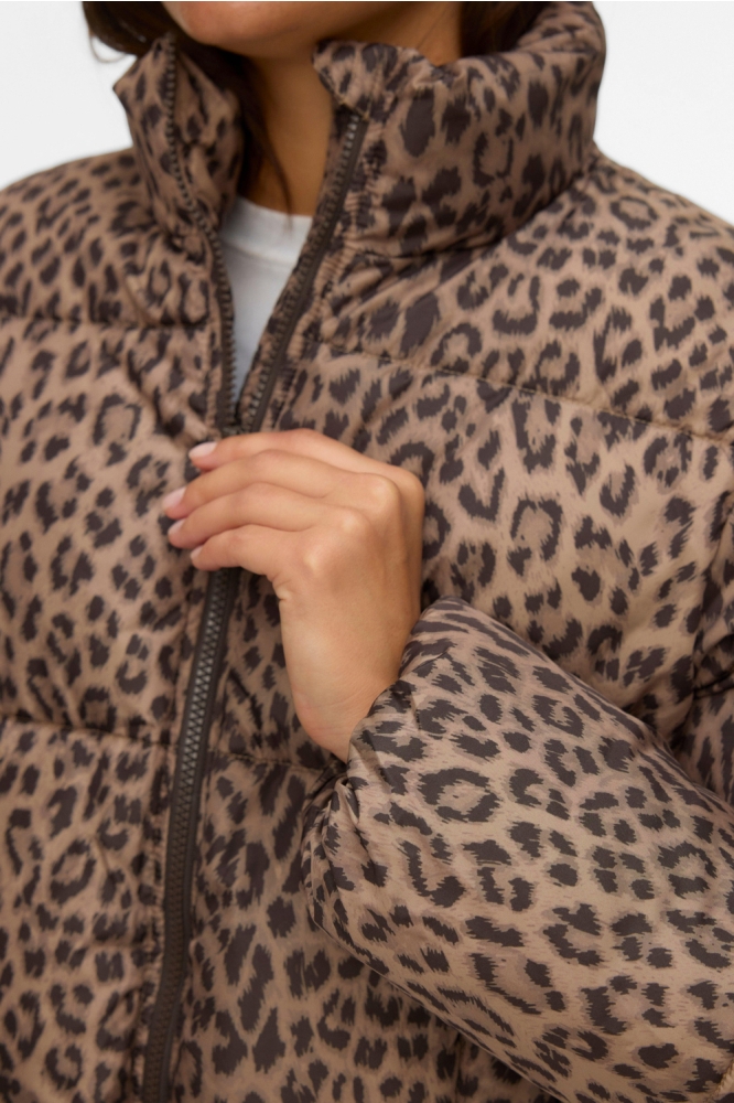 Vero Moda camel dames jas | Close up