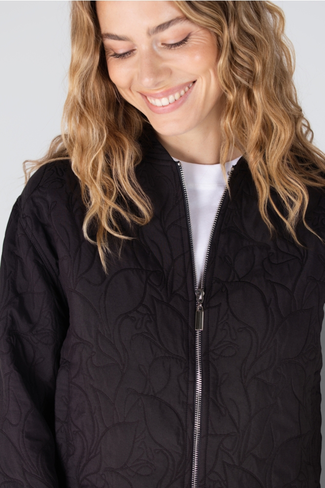 Juffrouw Jansen zwarte dames jas | Close up
