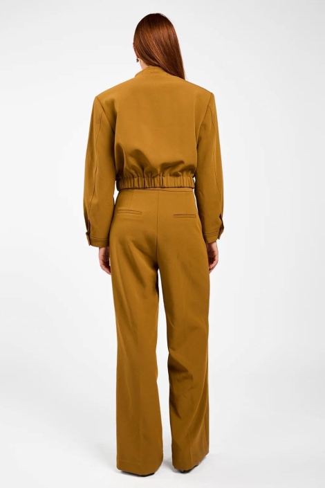 Aaiko camel dames blouse | Model achteraanzicht