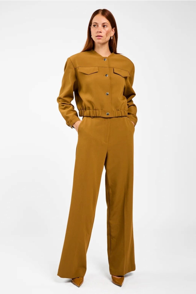 Aaiko camel dames jas | Model