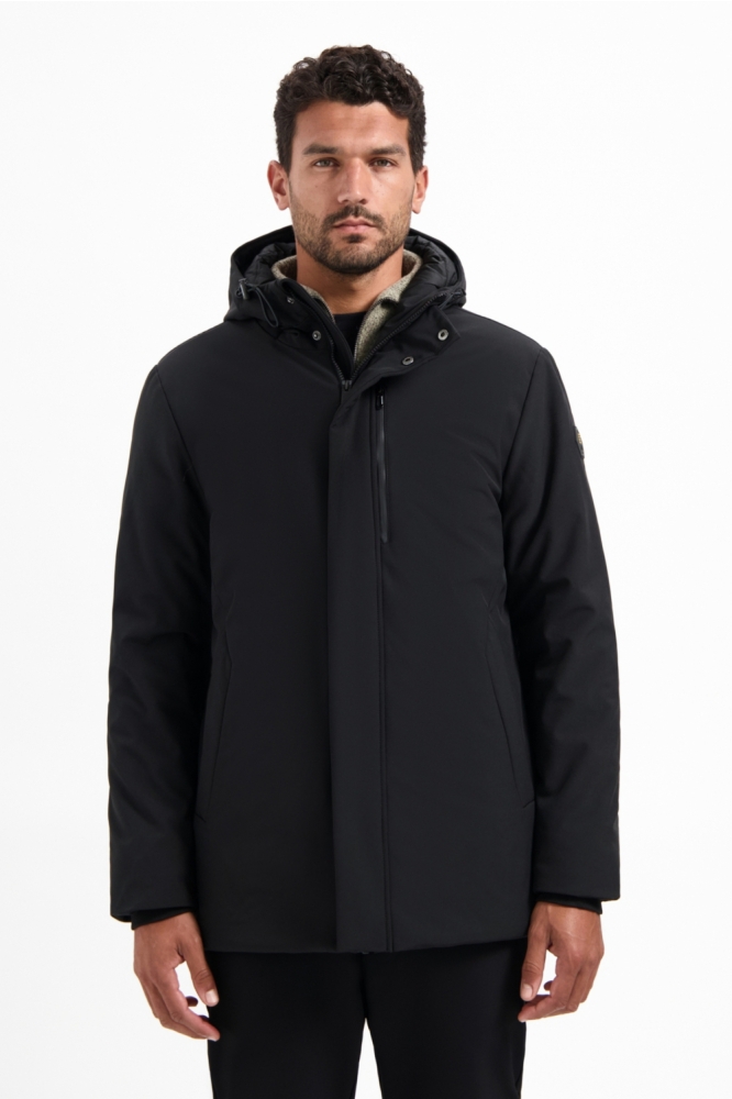 NO-EXCESS zwarte heren jas | Model vooraanzicht