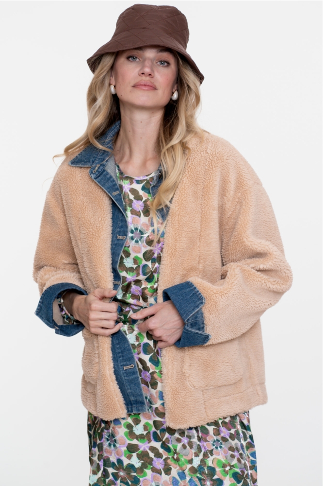 Geisha camel dames jas | Model vooraanzicht