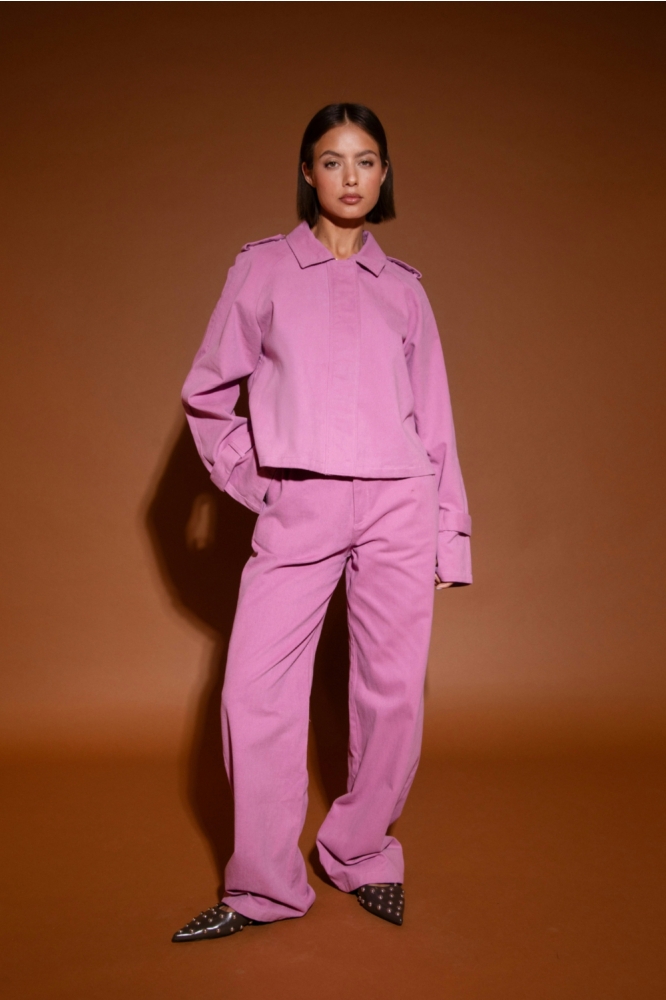 Studio Amaya roze dames jas | Model