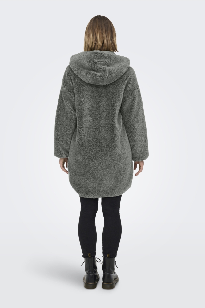 Only groene dames jas | Model achteraanzicht