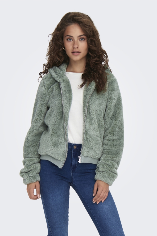 Only groene dames jas | Model vooraanzicht