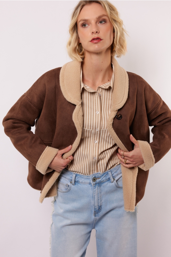 Fluresk bruine dames jas | Model vooraanzicht