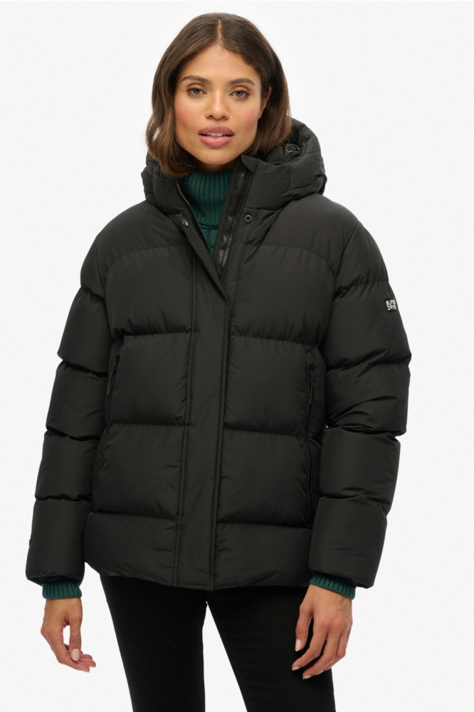Superdry zwarte dames jas | Model vooraanzicht