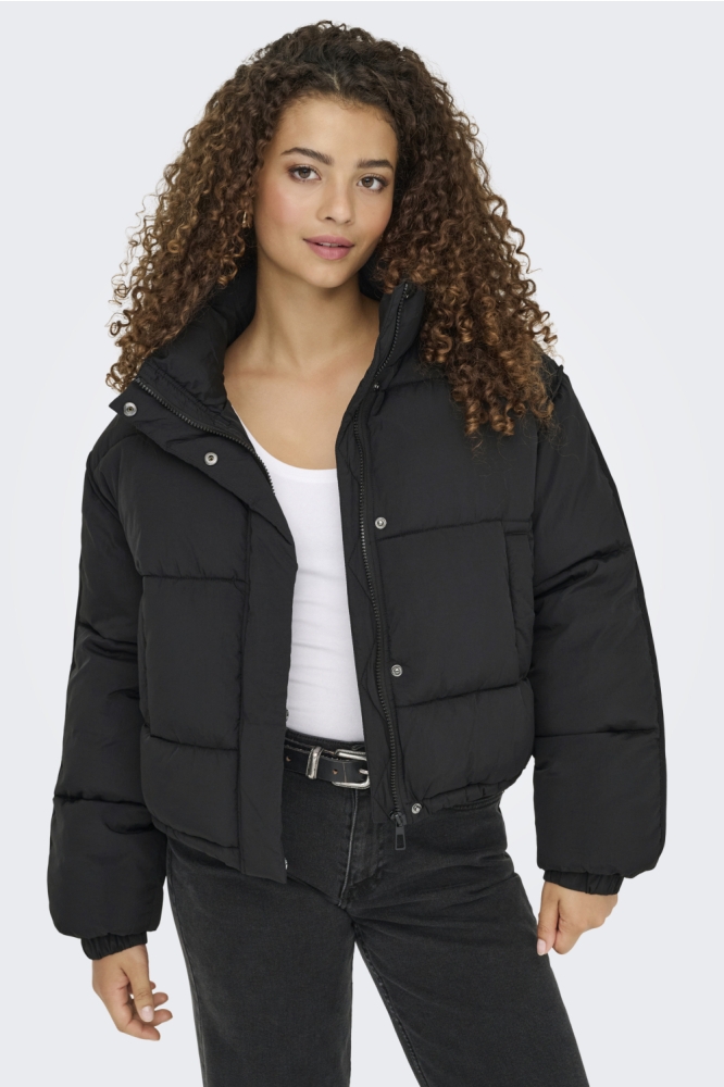 Only zwarte dames jas | Model vooraanzicht