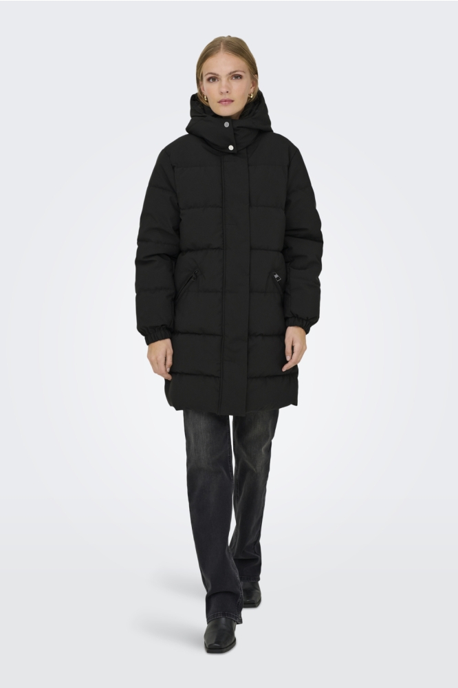 Jacqueline de Yong zwarte dames jas | Model vooraanzicht