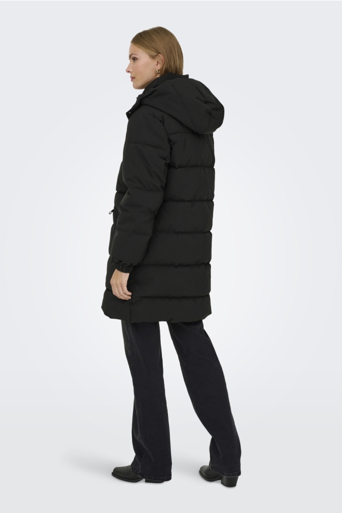 Jacqueline de Yong zwarte dames jas | Model achteraanzicht