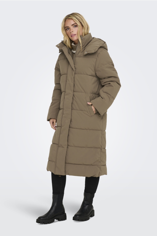 Jacqueline de Yong bruine dames jas | Model vooraanzicht