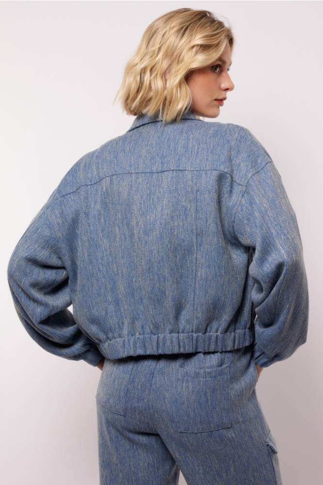 Fluresk blauwe dames jas | Model achteraanzicht