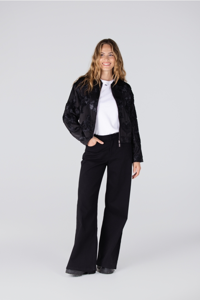 Juffrouw Jansen zwarte dames jas | Model