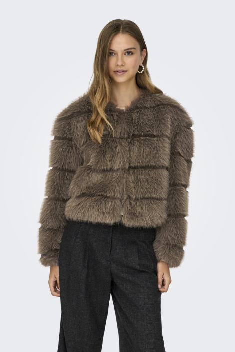 Jacqueline de Yong bruine dames jas | Model vooraanzicht