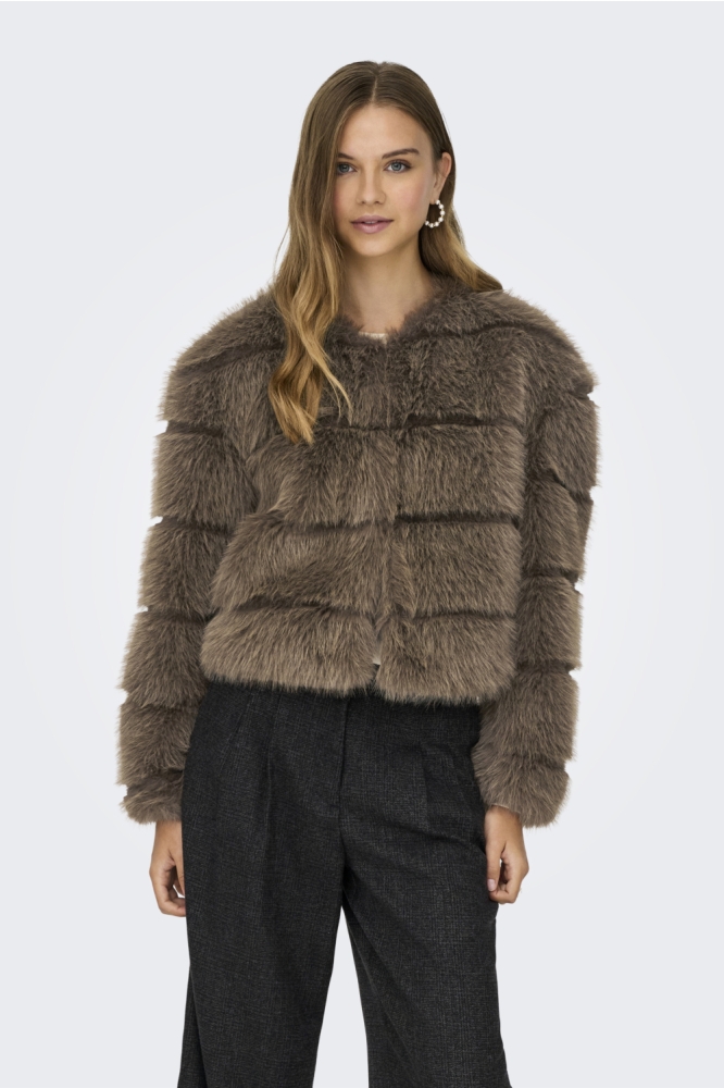 Jacqueline de Yong bruine dames jas | Model vooraanzicht