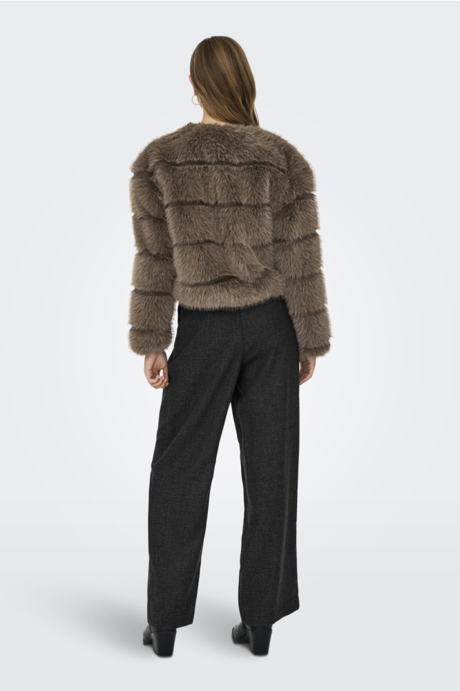 Jacqueline de Yong bruine dames jas | Model