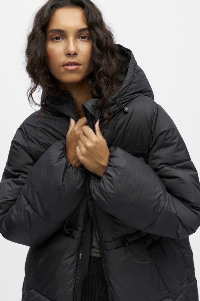 Object zwarte dames jas | Model