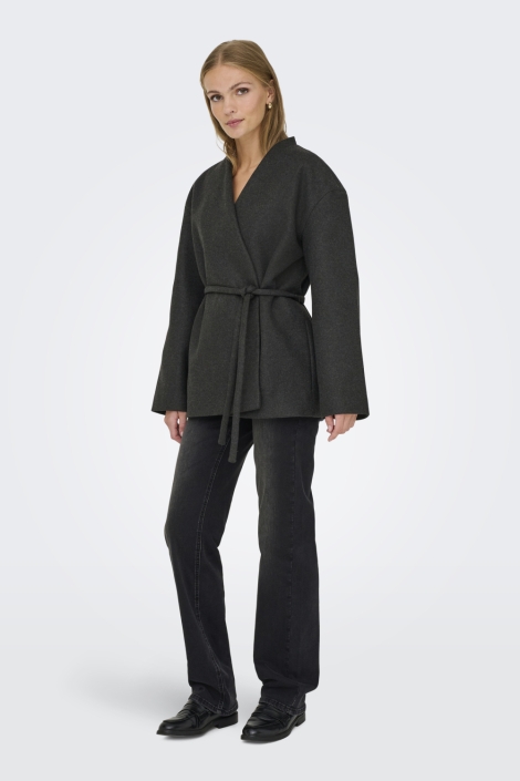 Only grijze dames jas | Model vooraanzicht