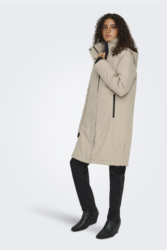 Only ecru dames jas | Model vooraanzicht