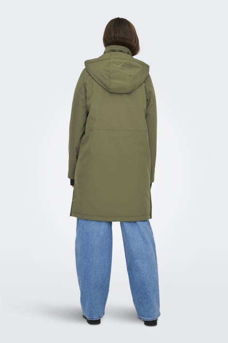 Only groene dames jas | Model achteraanzicht