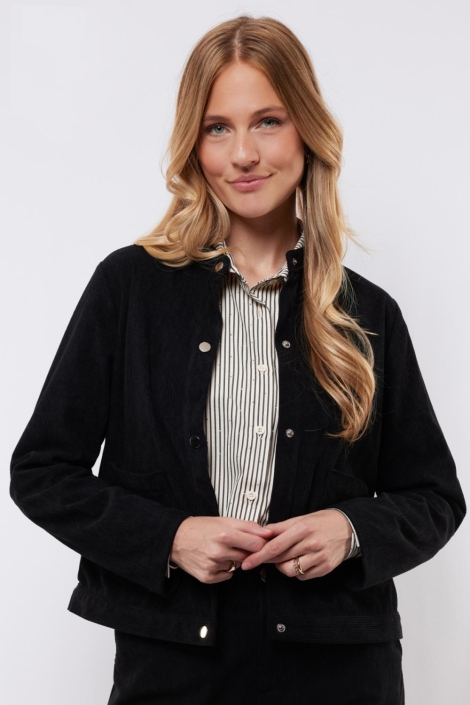 C&S The Label zwarte dames vest | Model vooraanzicht