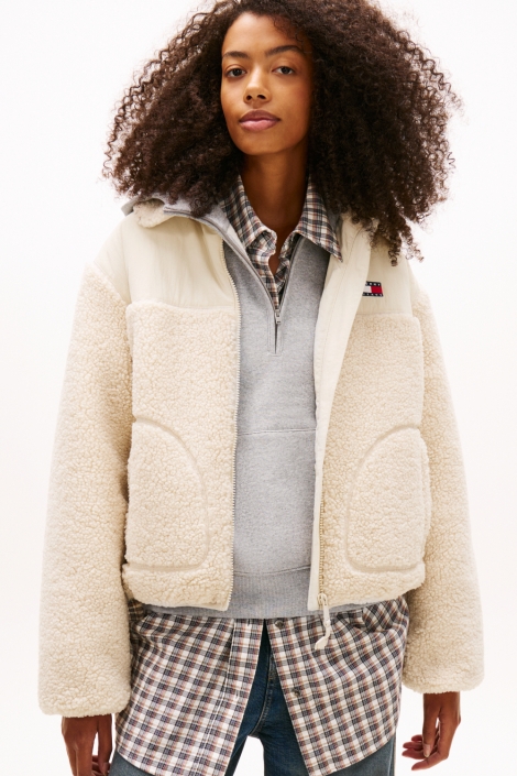 Tommy Jeans witte dames jas | Model vooraanzicht