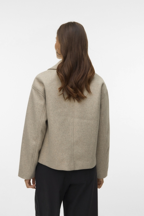 Vero Moda beige dames jas | Model achteraanzicht