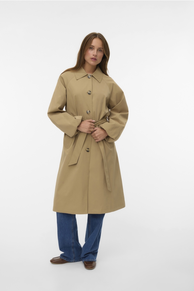 Vero Moda camel dames jas | Model vooraanzicht