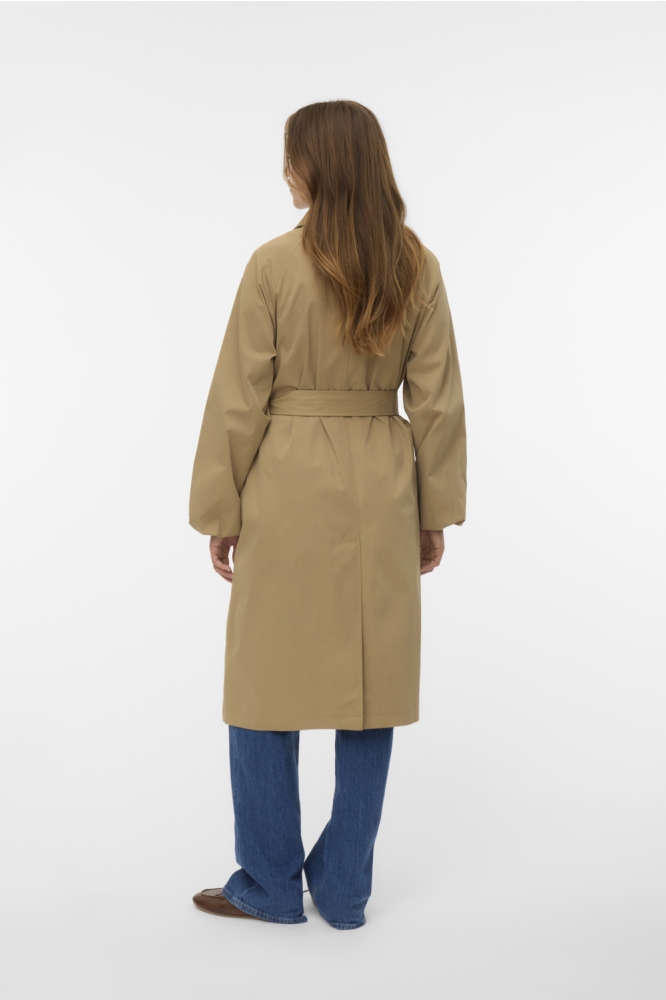 Vero Moda camel dames jas | Model achteraanzicht
