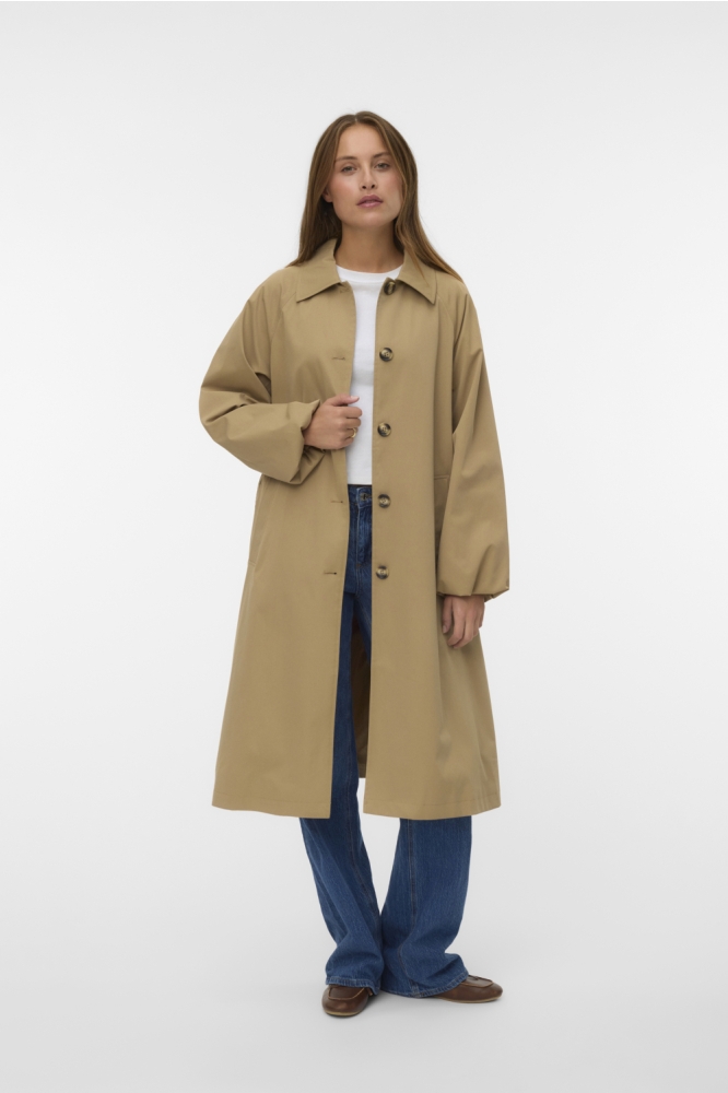 Vero Moda camel dames jas | Model vooraanzicht