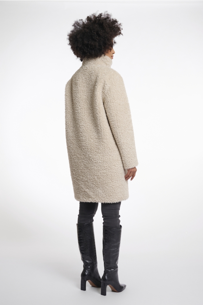 Rino & Pelle beige dames jas | Model zijaanzicht