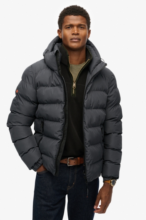 Superdry grijze heren jas | Model vooraanzicht
