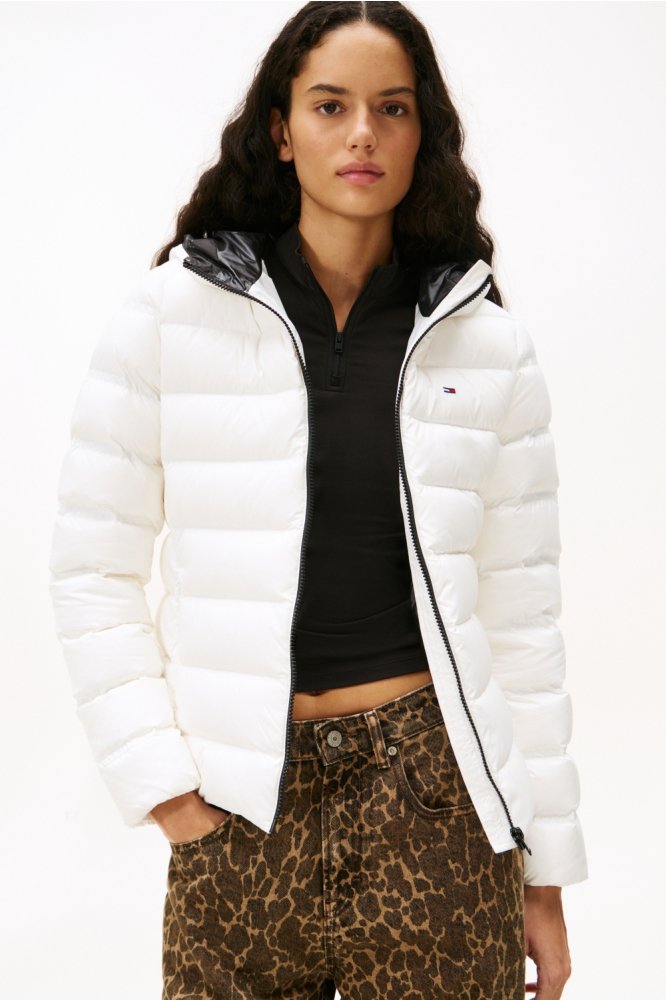 Tommy Jeans witte dames jas | Model vooraanzicht