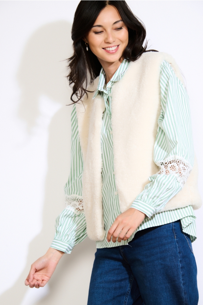 LolaLiza witte dames gilet | Model vooraanzicht