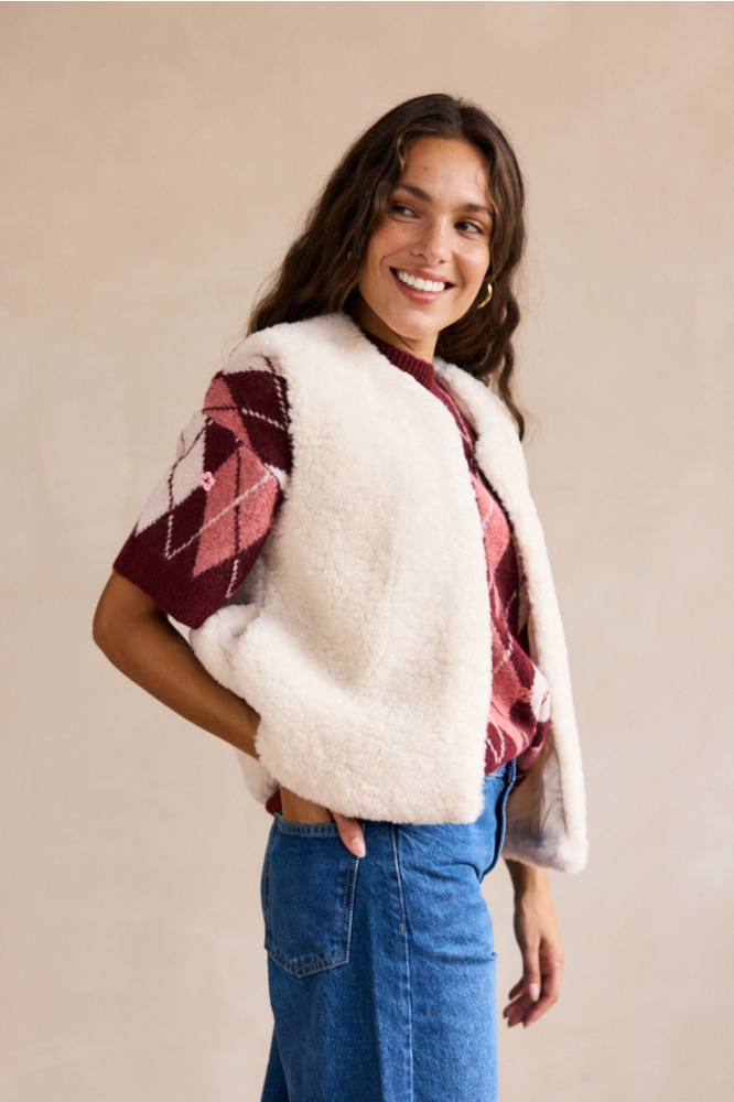 LolaLiza witte dames gilet | Model zijaanzicht