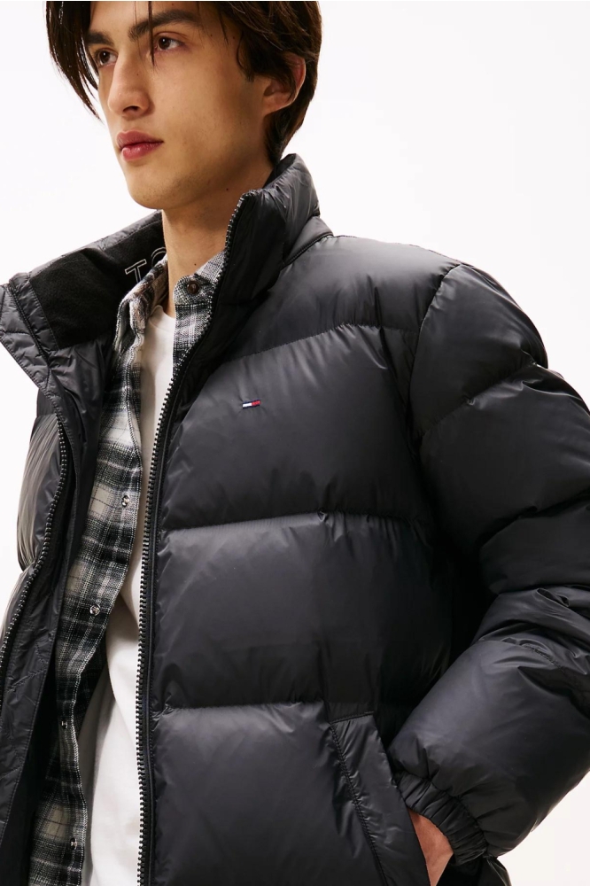 Tommy Jeans zwarte heren jas | Close up