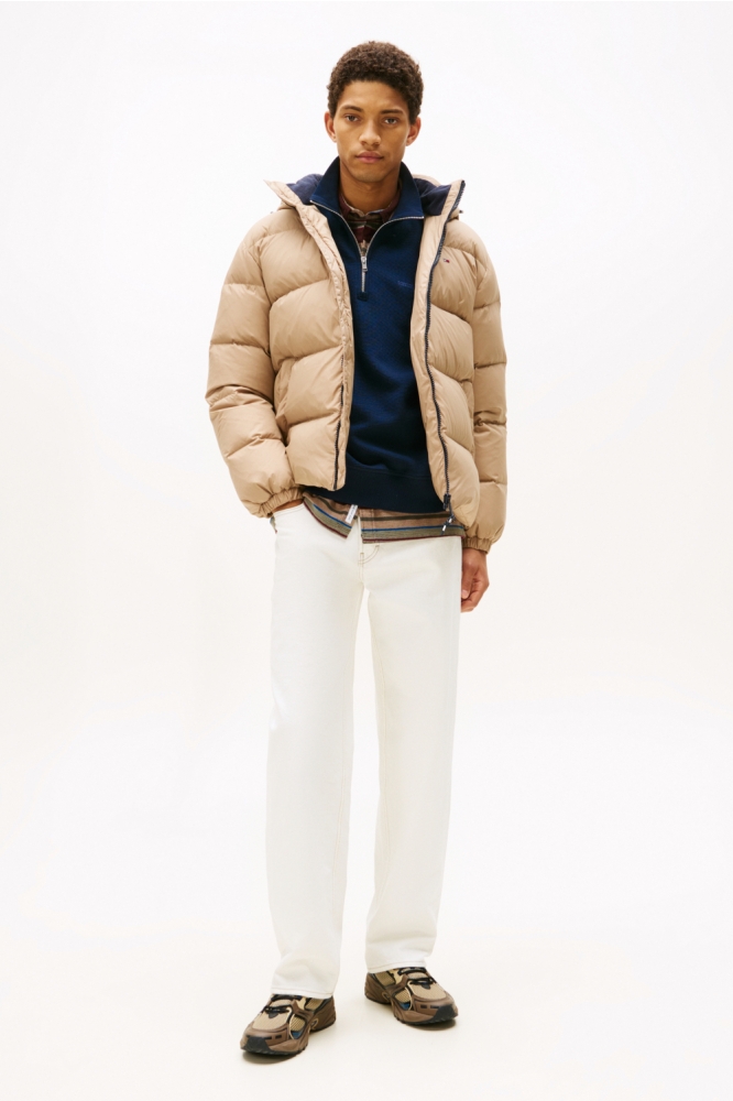 Tommy Jeans taupe heren jas | Model